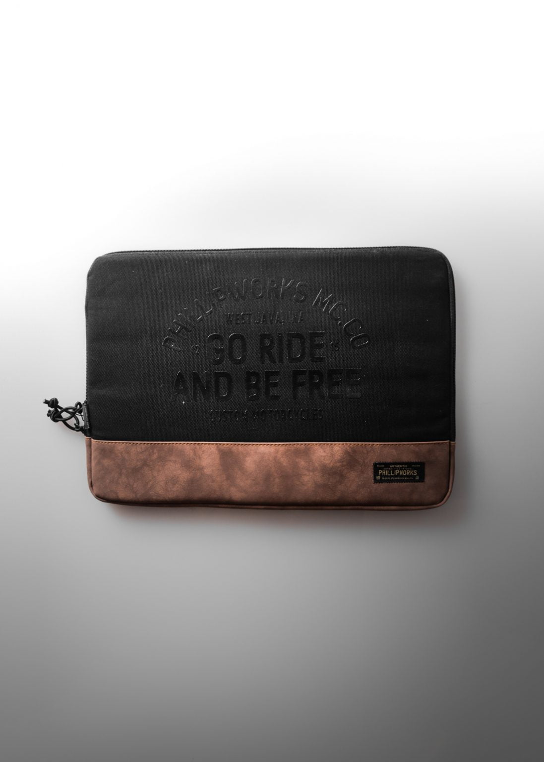 small laptop case on wheels